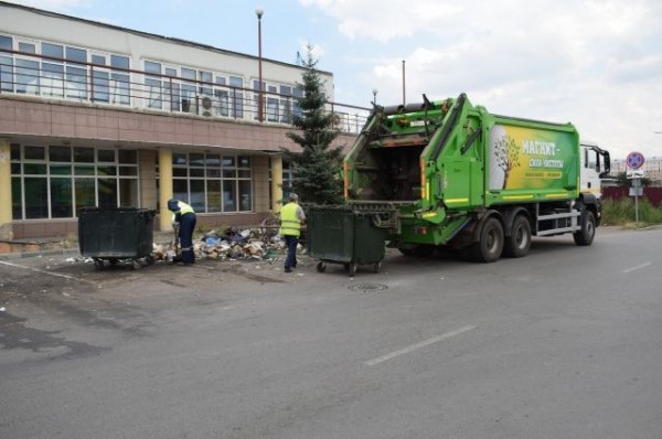 Организованную коммерсантами свалку в центре Омска ликвидировал регоператор
