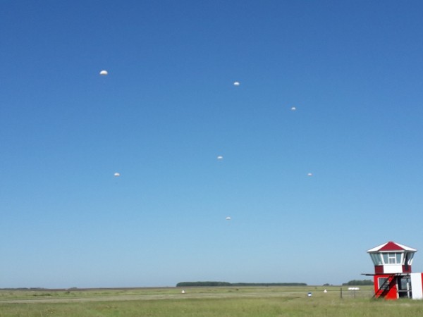 Шаг в неизвестность. День парашютиста отмечают в России