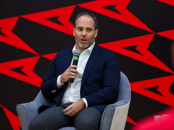 
        «Каждый должен заслужить место в составе первой команды». Пресс-конференция руководства ХК «Авангард»
      