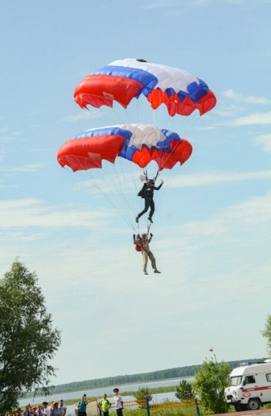Упасть вверх. Где в Омске совершить прыжок с парашютом