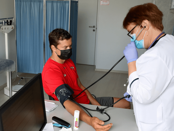 
        ПОДСЛУШАНО: МЕДОСМОТР | «Авангард» на предсезонке (ВИДЕО)
      