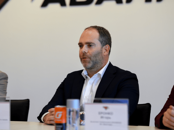 
        «Наша задача — вернуть «Авангард» в Омск к сентябрю 2022 года». Официальное открытие стройки арены (ВИДЕО)
      