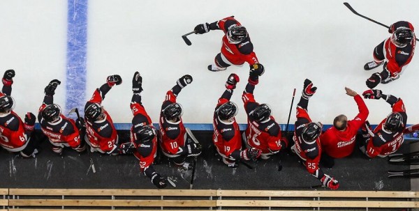 Алексей Волков рассказал о зарплатах самых дорогих игроков "Авангарда" Алексей Волков рассказал о зарплатах самых дорогих игроков "Авангарда"