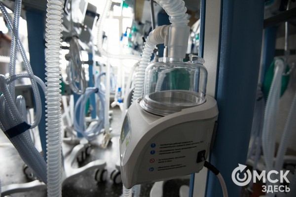 "Они спасают, когда человек не может дышать". В Омск поступили новые аппараты ИВЛ