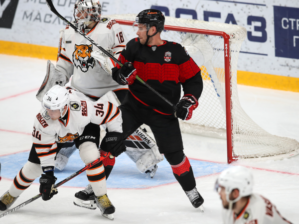 
        Четвёртая победа на предсезонке! Как «Авангард» оказался сильнее «Амура»
      