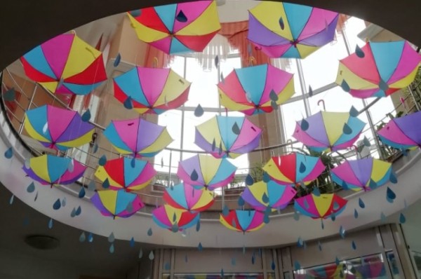 На пригородном вокзале Омска открыли фотозону ко Дню знаний На пригородном вокзале Омска открыли фотозону ко Дню знаний