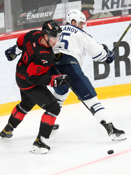 
        Хоккей вернулся! Как «Авангард» выиграл первый предсезонный матч у «Динамо»
      