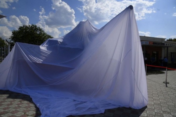 Настоящий герой. В Омске открыли памятник танку Т-80.