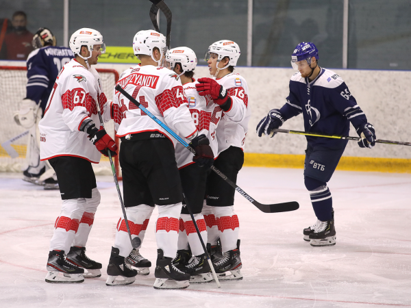 
        Полный разгром в Новогорске! Как «Авангард» одержал победу над «Динамо»
      