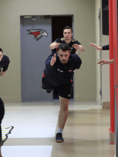 
        Хоккей вернулся! Как «Авангард» выиграл первый предсезонный матч у «Динамо»
      