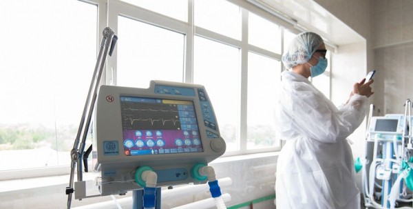 "Они спасают, когда человек не может дышать". В Омск поступили новые аппараты ИВЛ