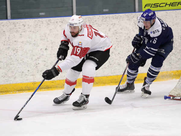 
        Полный разгром в Новогорске! Как «Авангард» одержал победу над «Динамо»
      