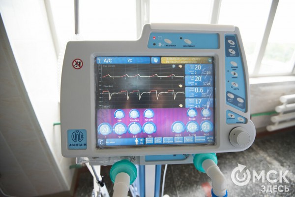 "Они спасают, когда человек не может дышать". В Омск поступили новые аппараты ИВЛ