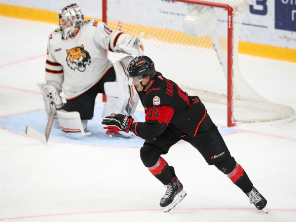 
        Четвёртая победа на предсезонке! Как «Авангард» оказался сильнее «Амура»
      