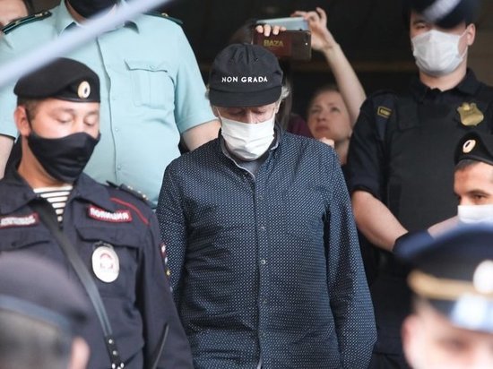 Адвокаты превратили трагедию Ефремова в фарс