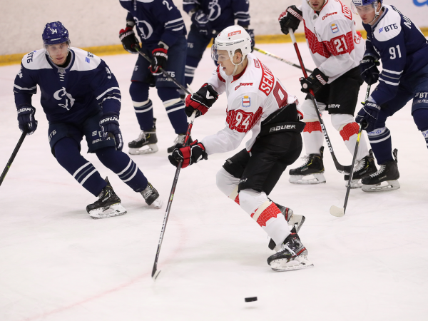 
        Полный разгром в Новогорске! Как «Авангард» одержал победу над «Динамо»
      