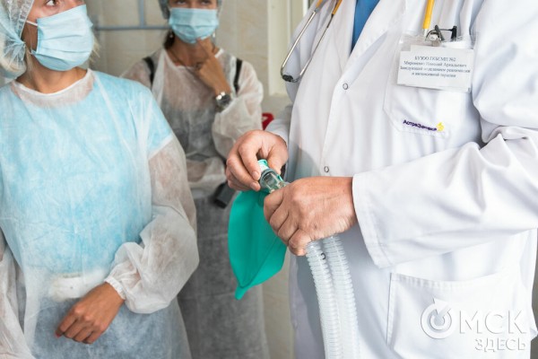 "Они спасают, когда человек не может дышать". В Омск поступили новые аппараты ИВЛ