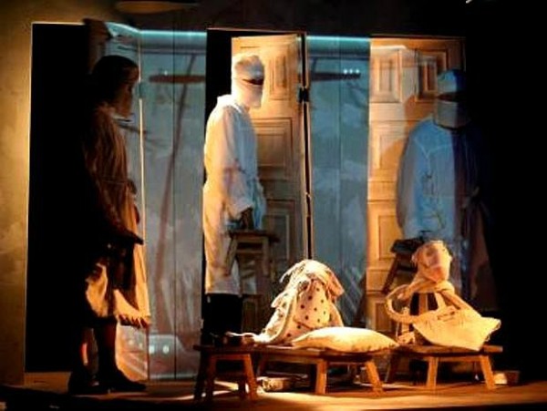 Марафон кукольных спектаклей для взрослых: почему стареют люди и откуда берутся дети?