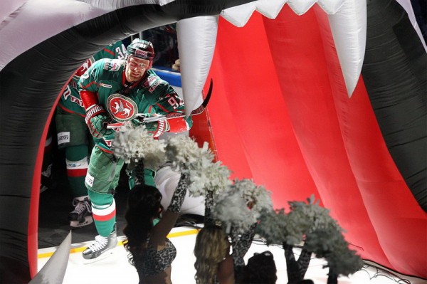 
        И. Секач: хотелось бы поиграть перед омскими болельщиками на новой арене
      