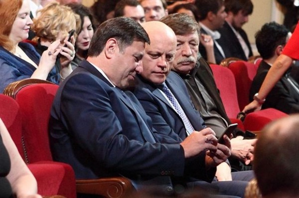 Столичные гости превратили Омский театр драмы в настоящий Бродвей