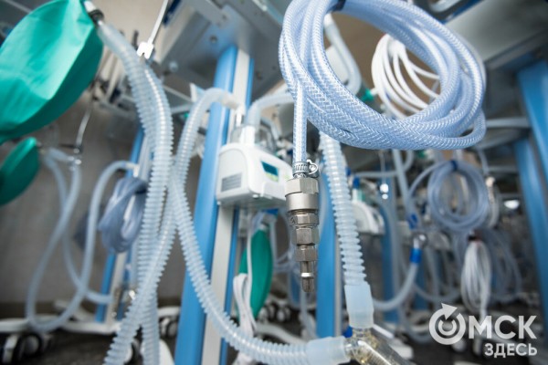 "Они спасают, когда человек не может дышать". В Омск поступили новые аппараты ИВЛ