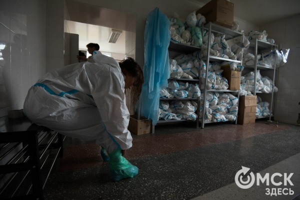 "Они спасают, когда человек не может дышать". В Омск поступили новые аппараты ИВЛ