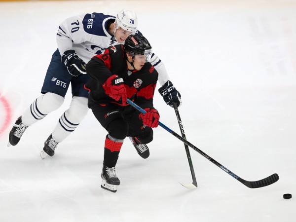 
        Хоккей вернулся! Как «Авангард» выиграл первый предсезонный матч у «Динамо»
      