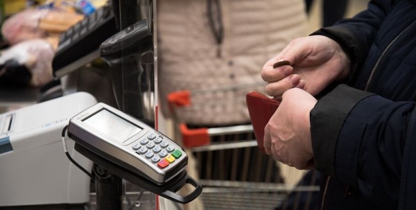 Зарплата омичей растёт с каждым месяцем