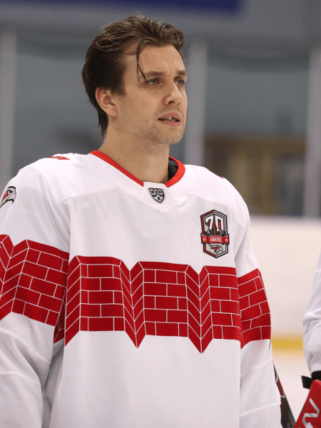 
        Полный разгром в Новогорске! Как «Авангард» одержал победу над «Динамо»
      