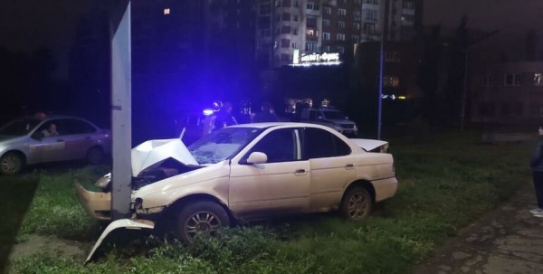 В Омске на Богдана Хмельницкого в аварии погиб 20-летний водитель