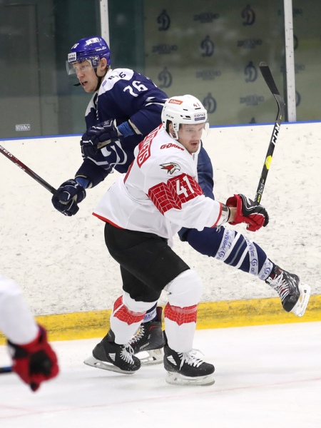 «Вся команда в конкуренции». Хартли, Чинахов и Хохлачёв о разгромной победе над «Динамо» во второй игре предсезонки
«Вся команда в конкуренции». Хартли, Чинахов и Хохлачёв о разгромной победе над «Динамо» во второй игре предсезонки