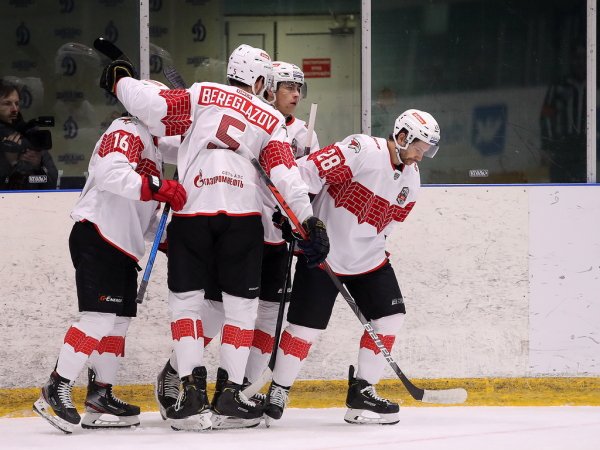 
        Полный разгром в Новогорске! Как «Авангард» одержал победу над «Динамо»
      