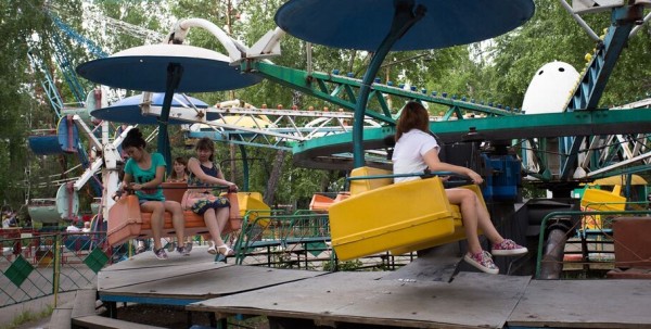 Аттракционы в омских парках могут проработать до середины осени