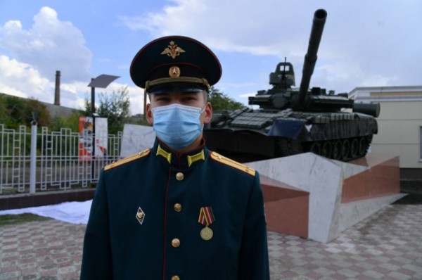 Настоящий герой. В Омске открыли памятник танку Т-80.