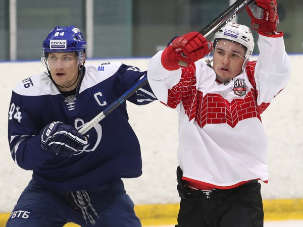 «Вся команда в конкуренции». Хартли, Чинахов и Хохлачёв о разгромной победе над «Динамо» во второй игре предсезонки
«Вся команда в конкуренции». Хартли, Чинахов и Хохлачёв о разгромной победе над «Динамо» во второй игре предсезонки