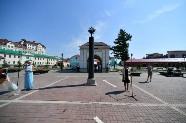 Двуглавый орёл. Как был установлен обелиск в День города в Омске