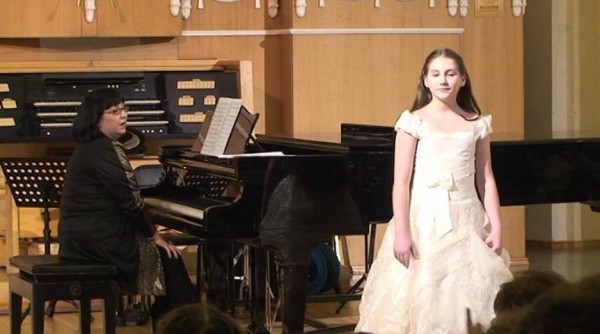 Омичка спела на международном фестивале в гостях у Эмира Кустурицы