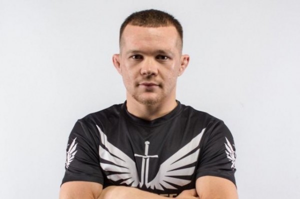 Боец смешанных единоборств Пётр Ян встретился с фанатами в Омске