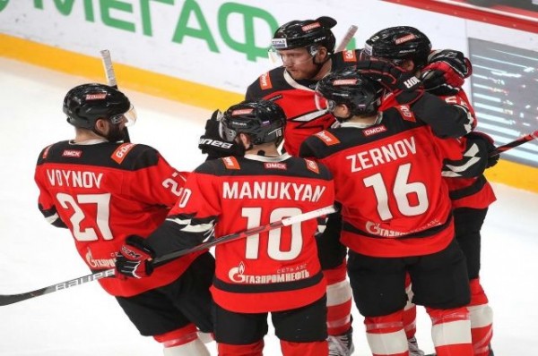 Фанаты омского «Авангарда» гадают, что будет с игроком Артёмом Манукяном