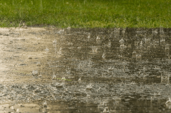 В Омске затопило недавно отремонтированную улицу Бархатовой