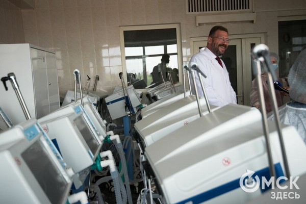 "Они спасают, когда человек не может дышать". В Омск поступили новые аппараты ИВЛ
