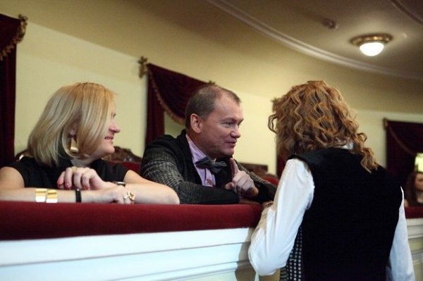 Столичные гости превратили Омский театр драмы в настоящий Бродвей