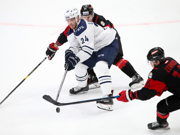 
        Хоккей вернулся! Как «Авангард» выиграл первый предсезонный матч у «Динамо»
      