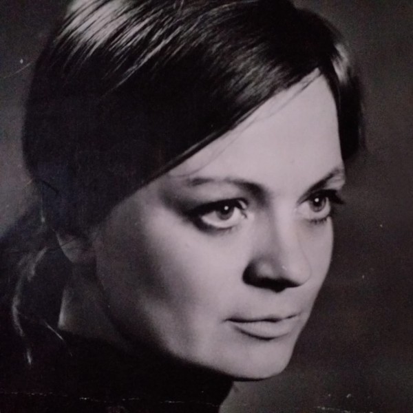 Алла Енина: "В современном мире жить проще, а это губит инициативу" Алла Енина: "В современном мире жить проще, а это губит инициативу"