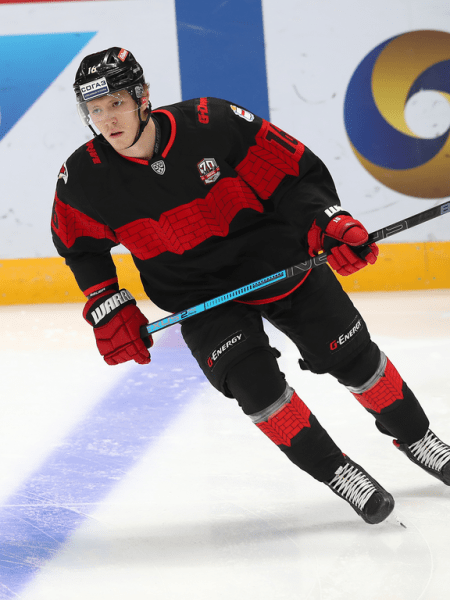 
        Хоккей вернулся! Как «Авангард» выиграл первый предсезонный матч у «Динамо»
      