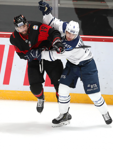 «Авангард» - «Динамо» Москва 5:4. Товарищеский матч (ВИДЕО)
«Авангард» - «Динамо» Москва 5:4. Товарищеский матч (ВИДЕО)