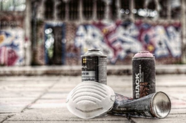 В Омске появились новые арт-объекты в виде поздравительных открыток