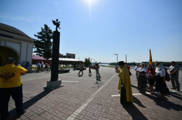 Двуглавый орёл. Как был установлен обелиск в День города в Омске