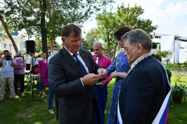 День города-2020 в Омске. Награждение почётного жителя и онлайн-концерт День города-2020 в Омске. Награждение почётного жителя и онлайн-концерт