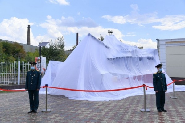 Настоящий герой. В Омске открыли памятник танку Т-80.